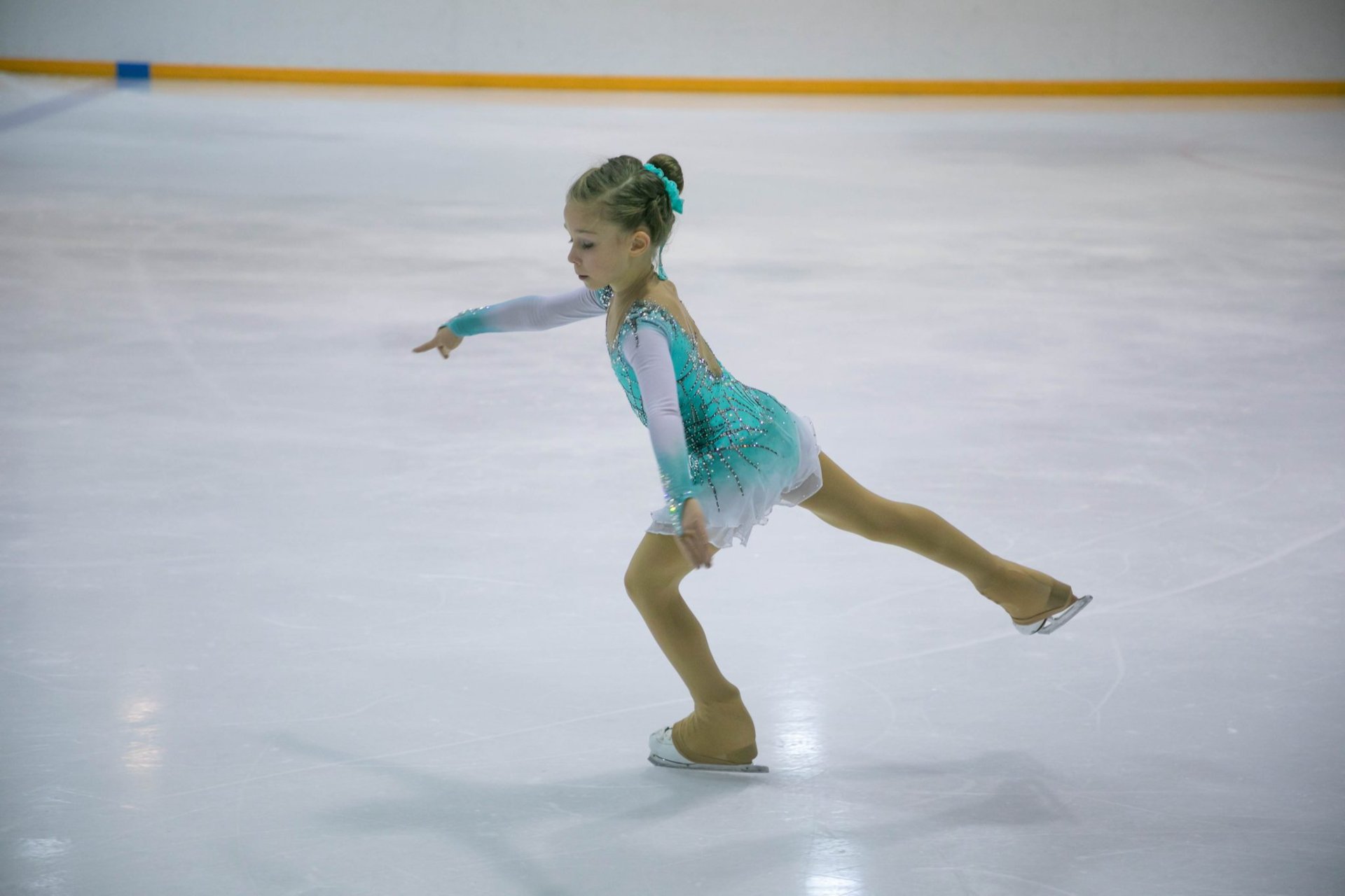 Дворец спорта нижний новгород фигурное катание. Катание на коньках соревнования. Фигурное катание дети. Соревнования по катанию на коньках. Соревнования по фигурному катанию "зима в клину-2022".